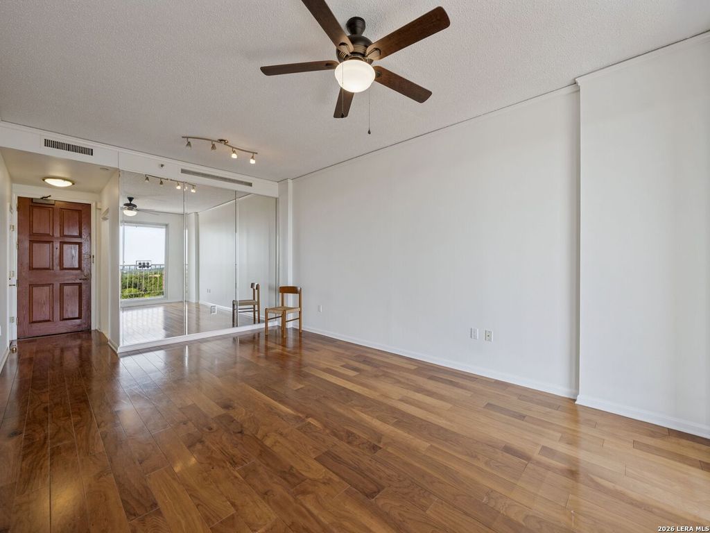1 Towers Park Ln Apt 1004, San Antonio, TX 78209