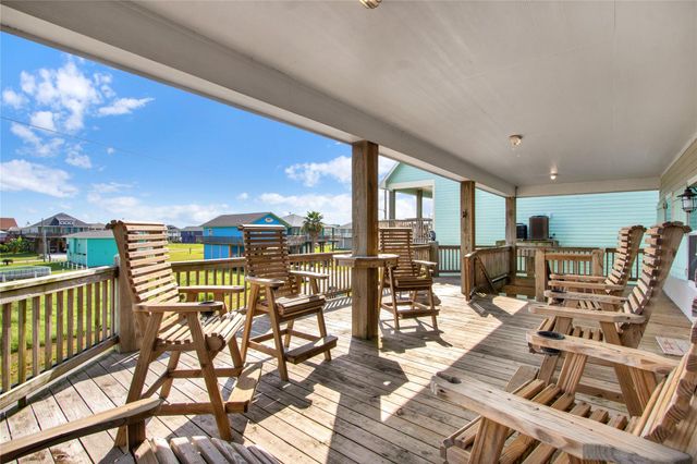 955 Driftwood Drive, Crystal Beach, TX 77650