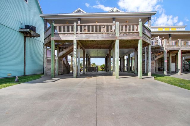 955 Driftwood Drive, Crystal Beach, TX 77650