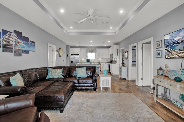955 Driftwood Drive, Crystal Beach, TX 77650