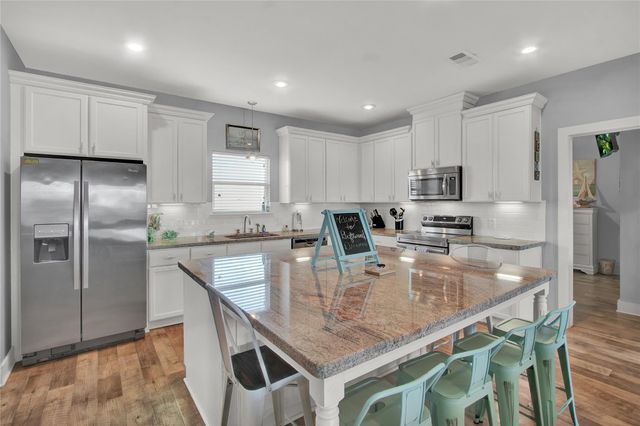 955 Driftwood Drive, Crystal Beach, TX 77650