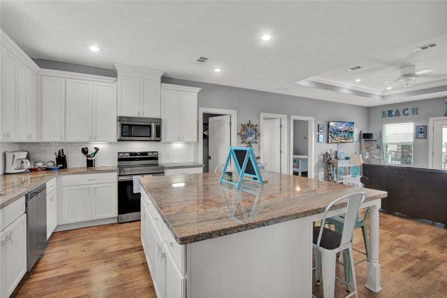 955 Driftwood Drive, Crystal Beach, TX 77650
