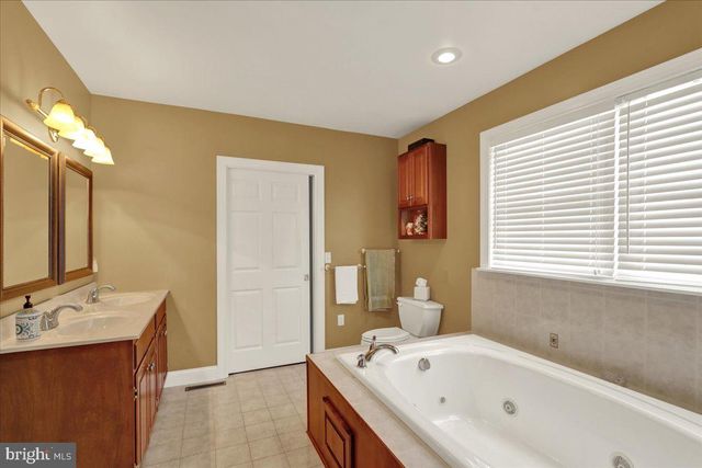 111 DAY LILY DR, Sinking Spring, PA 19608