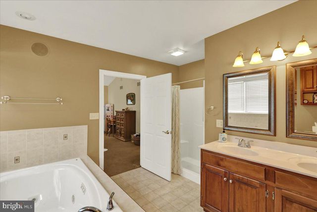 111 DAY LILY DR, Sinking Spring, PA 19608