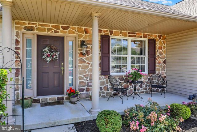 111 DAY LILY DR, Sinking Spring, PA 19608