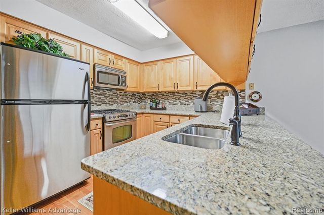 2819 Monte Vista, Brighton, MI 48114