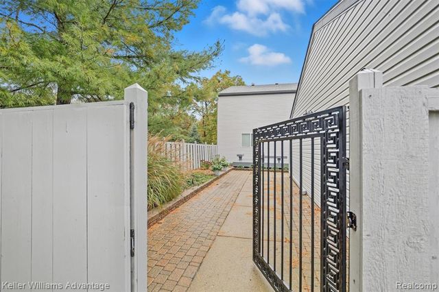 2819 Monte Vista, Brighton, MI 48114