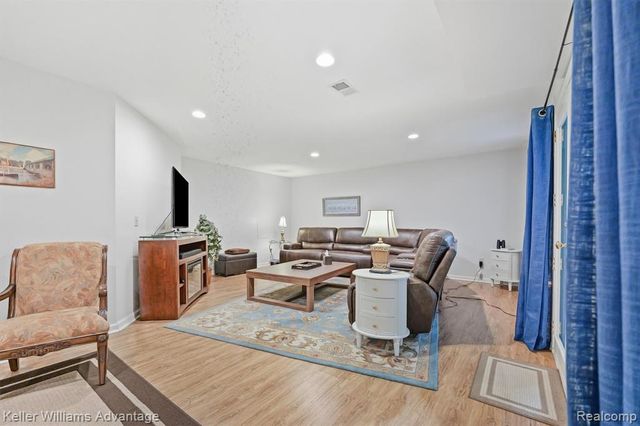 2819 Monte Vista, Brighton, MI 48114