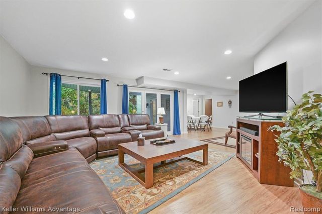 2819 Monte Vista, Brighton, MI 48114