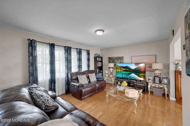 40 Wood Street, Keansburg, NJ 07734
