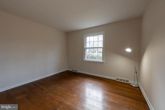 2 GRAHAM CT, Newark, DE 19711