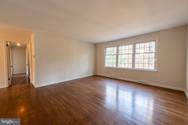 2 GRAHAM CT, Newark, DE 19711