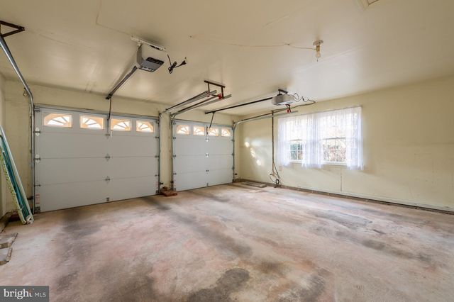 2 GRAHAM CT, Newark, DE 19711