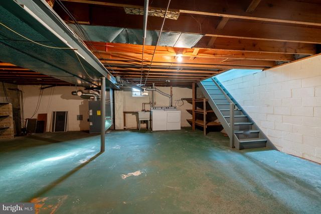 2 GRAHAM CT, Newark, DE 19711