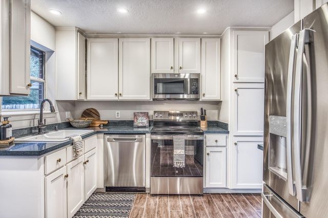 503 Hickory Hollow Lane, Brenham, TX 77833