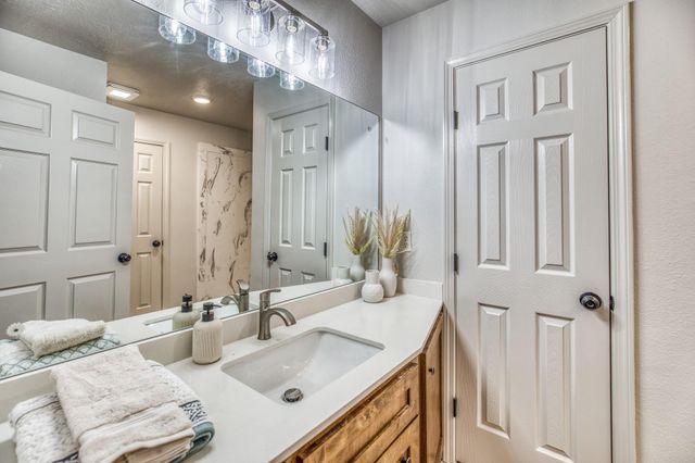 503 Hickory Hollow Lane, Brenham, TX 77833