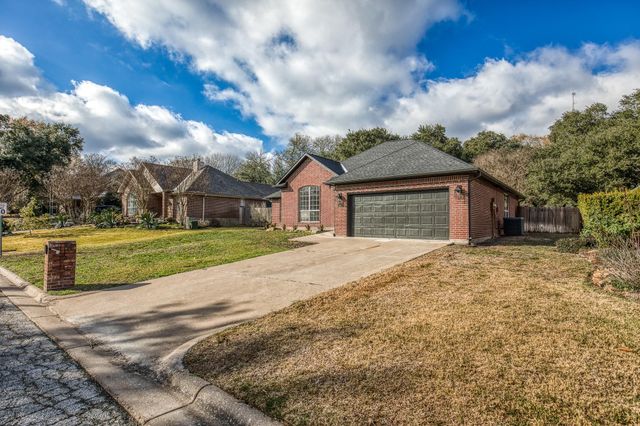 503 Hickory Hollow Lane, Brenham, TX 77833