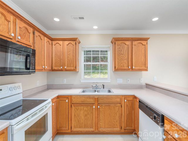 1 Willoughby Run Drive, Asheville, NC 28803