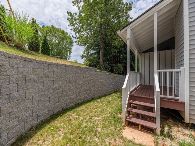 1 Willoughby Run Drive, Asheville, NC 28803