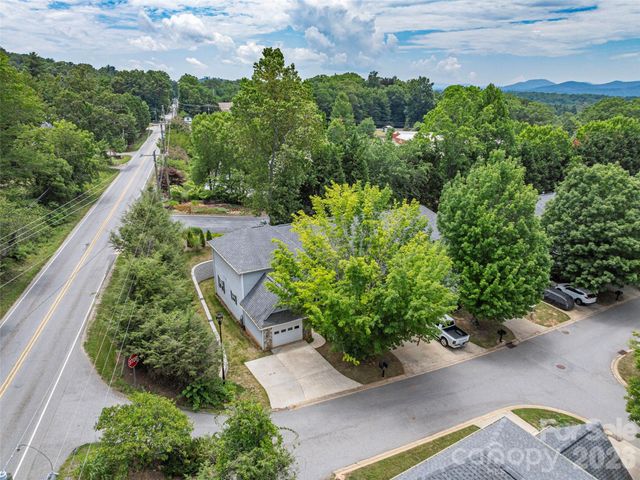 1 Willoughby Run Drive, Asheville, NC 28803