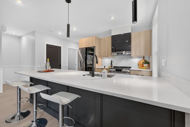 1006A Broadway A, Somerville, MA 02144