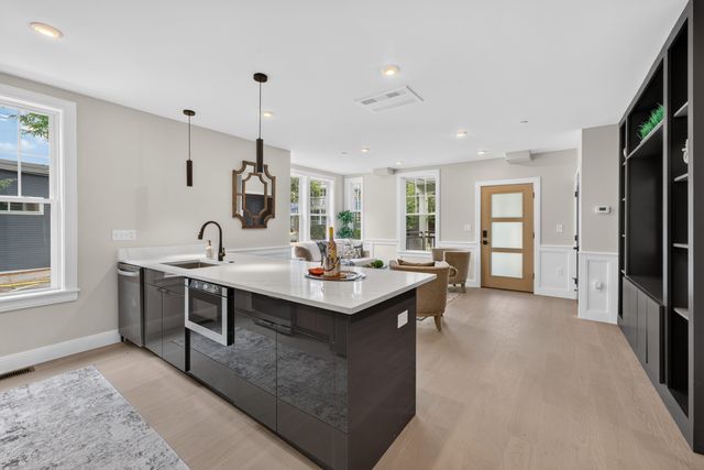 1006A Broadway A, Somerville, MA 02144