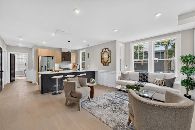 1006A Broadway A, Somerville, MA 02144