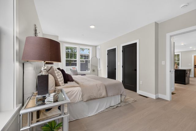 1006A Broadway A, Somerville, MA 02144