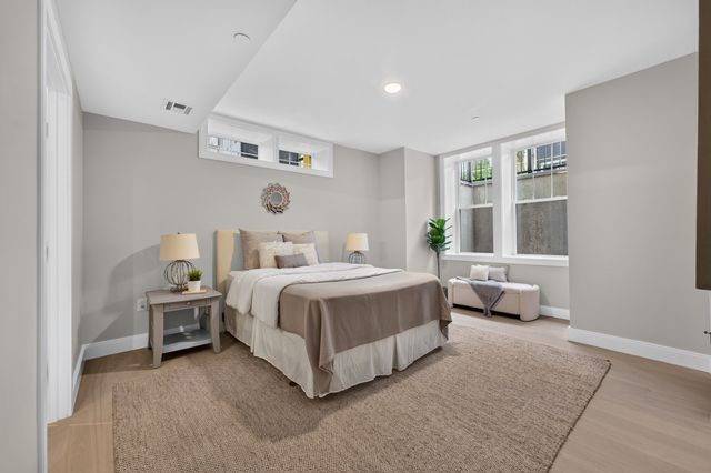 1006A Broadway A, Somerville, MA 02144
