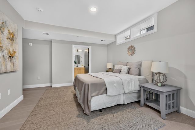 1006A Broadway A, Somerville, MA 02144