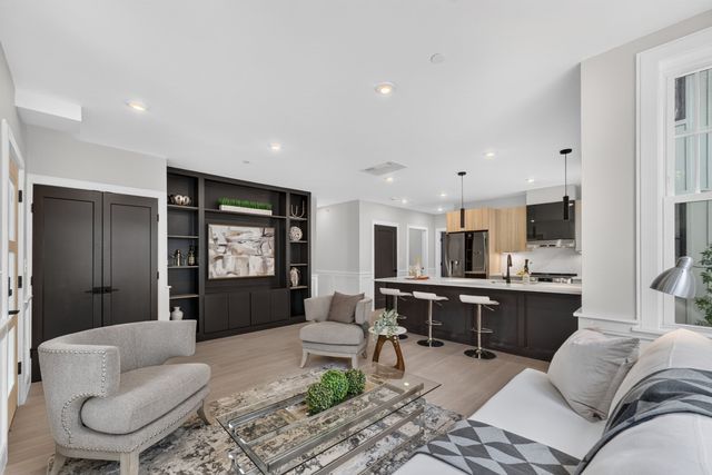 1006A Broadway A, Somerville, MA 02144