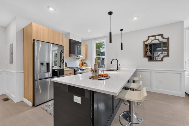 1006A Broadway A, Somerville, MA 02144