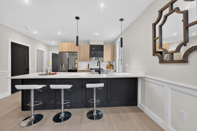 1006A Broadway A, Somerville, MA 02144