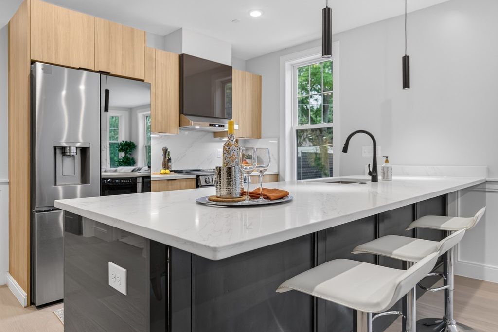 1006A Broadway A, Somerville, MA 02144
