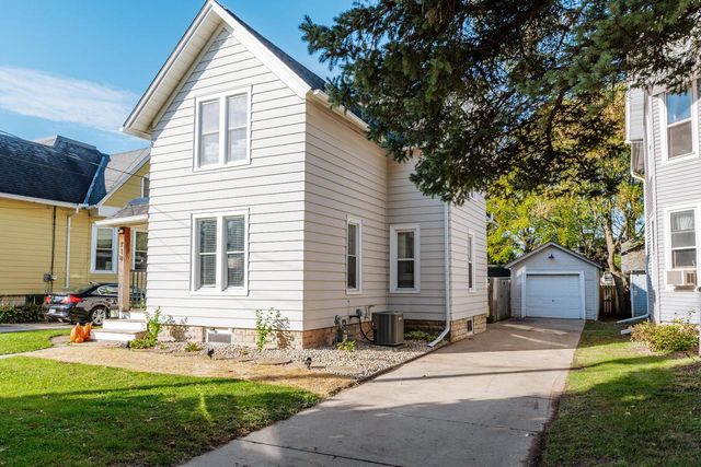 718 Oakland AVENUE, Waukesha, WI 53186