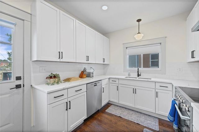 20 E 32nd Street, Kansas City, MO 64111