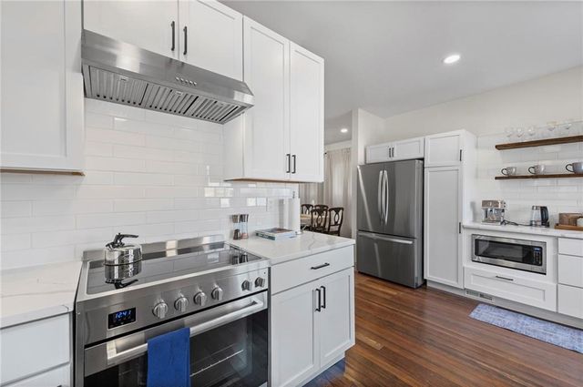 20 E 32nd Street, Kansas City, MO 64111