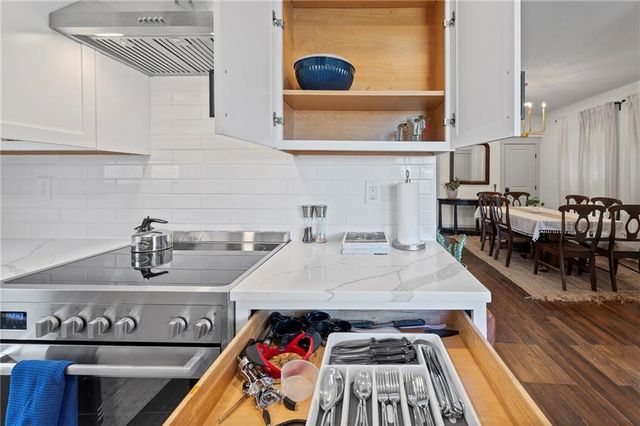 20 E 32nd Street, Kansas City, MO 64111