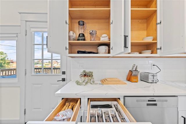 20 E 32nd Street, Kansas City, MO 64111