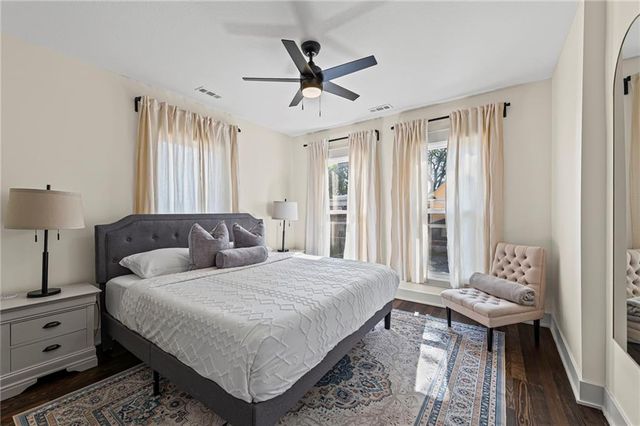 20 E 32nd Street, Kansas City, MO 64111