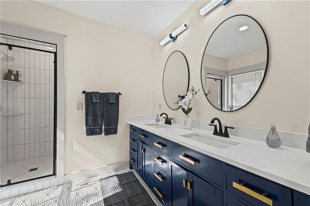 20 E 32nd Street, Kansas City, MO 64111