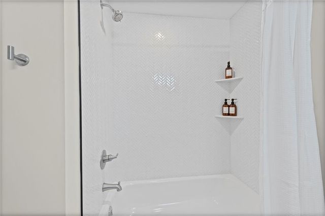 20 E 32nd Street, Kansas City, MO 64111