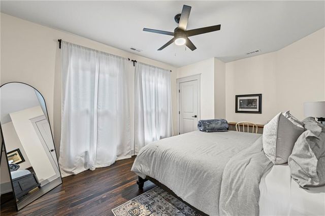 20 E 32nd Street, Kansas City, MO 64111