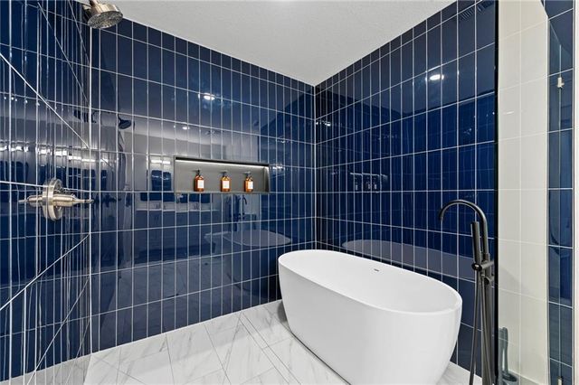 20 E 32nd Street, Kansas City, MO 64111