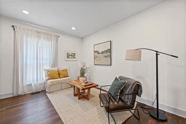 20 E 32nd Street, Kansas City, MO 64111