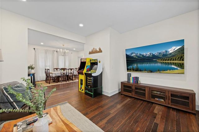 20 E 32nd Street, Kansas City, MO 64111