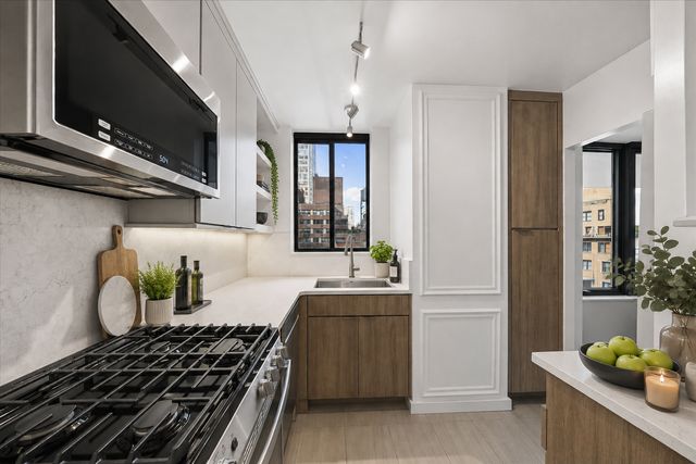 309 E 49th St Apt 11C, New York City, NY 10017