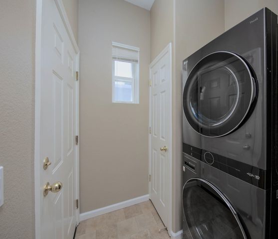 640 Plaza Pl, Hayward, CA 94541