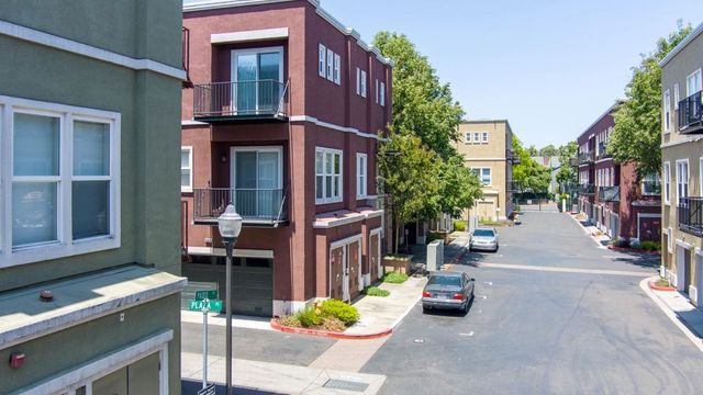 640 Plaza Pl, Hayward, CA 94541