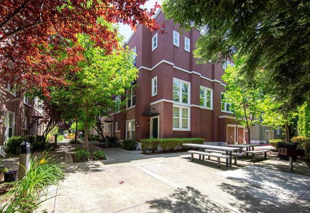 640 Plaza Pl, Hayward, CA 94541